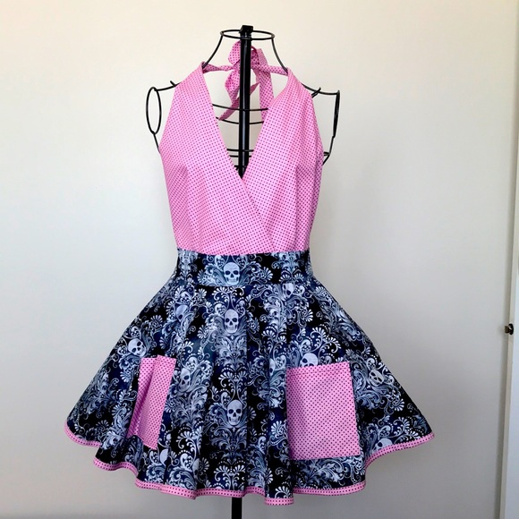Pink and black skulls Apron. Rockabilly, Burlesque, 50s pin-up, goth - Picture 1 of 11